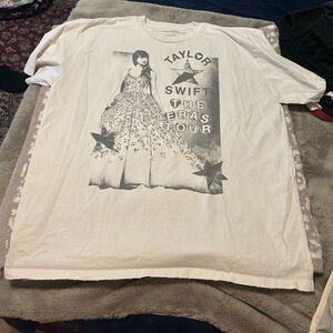 TAYLOR SWIFT | THE ERAS TOUR PHOTO OVERSIZED T-SHIRT